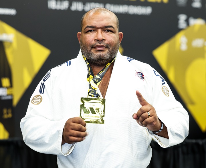 Bruno Bastos conquistou sua terceira medalha de ouro no Mundial Master de Jiu-Jitsu da IBJJF (Foto: Divulgação/FUJI)