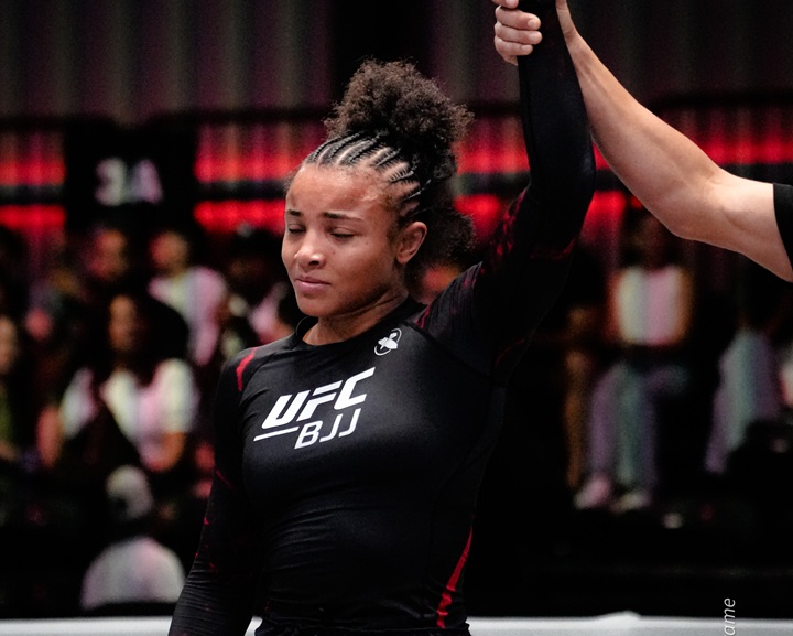Campeã peso-galo do UFC BJJ, Cássia Moura poderá se tornar também campeã do peso-mosca caso vença Adele Fornarino (Foto: Dai Bueno)