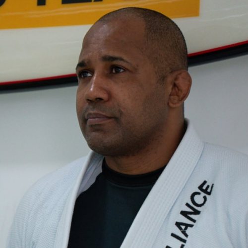 Faixa-preta que marcou época nos tatames mundiais compartilhará sua vasta experiência em sessões individuais com os praticantes (Foto: Reprodução)